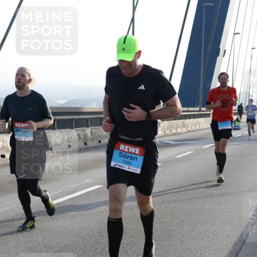 03.10.2026 - Köhlbrandbrückenlauf Strokosch-Dieckow http://msf.ph/oto/10593809 03.10.2026 09:21:22 Position 1 1973, 1688, 2198 meine-sportfotos.de