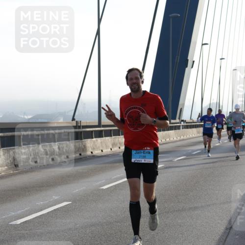03.10.2026 - Köhlbrandbrückenlauf Strokosch-Dieckow http://msf.ph/oto/10593831 03.10.2026 09:21:23 Position 1 2198 meine-sportfotos.de