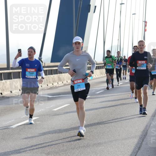 03.10.2026 - Köhlbrandbrückenlauf Strokosch-Dieckow http://msf.ph/oto/10593858 03.10.2026 09:21:28 Position 1 1515, 42, 19, 3771 meine-sportfotos.de