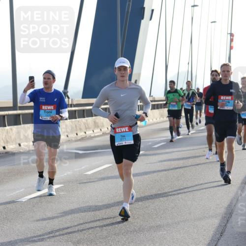 03.10.2026 - Köhlbrandbrückenlauf Strokosch-Dieckow http://msf.ph/oto/10593861 03.10.2026 09:21:28 Position 1 1515, 3771 meine-sportfotos.de