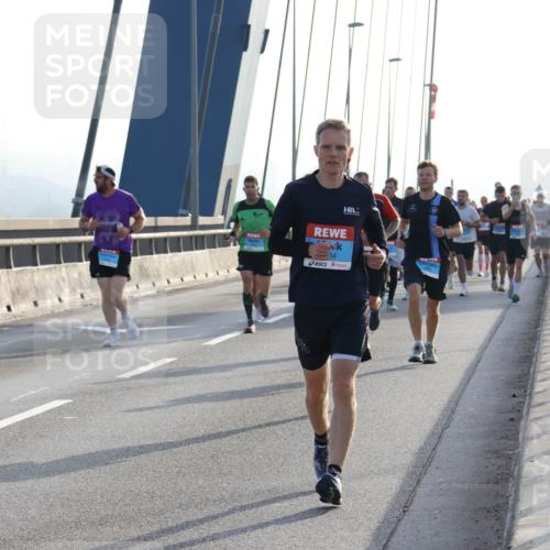 03.10.2026 - Köhlbrandbrückenlauf Strokosch-Dieckow http://msf.ph/oto/10593884 03.10.2026 09:21:30 Position 1 14 meine-sportfotos.de