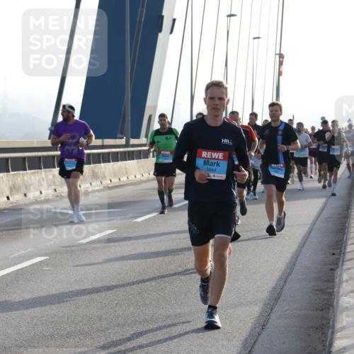 03.10.2026 - Köhlbrandbrückenlauf Strokosch-Dieckow http://msf.ph/oto/10593888 03.10.2026 09:21:30 Position 1 1644 meine-sportfotos.de