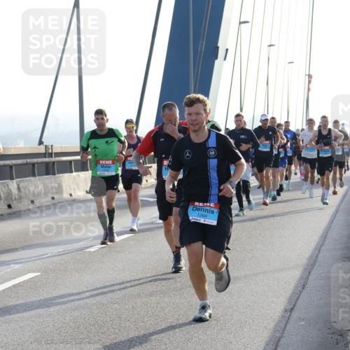 03.10.2026 - Köhlbrandbrückenlauf Strokosch-Dieckow http://msf.ph/oto/10593907 03.10.2026 09:21:34 Position 1 1264 meine-sportfotos.de