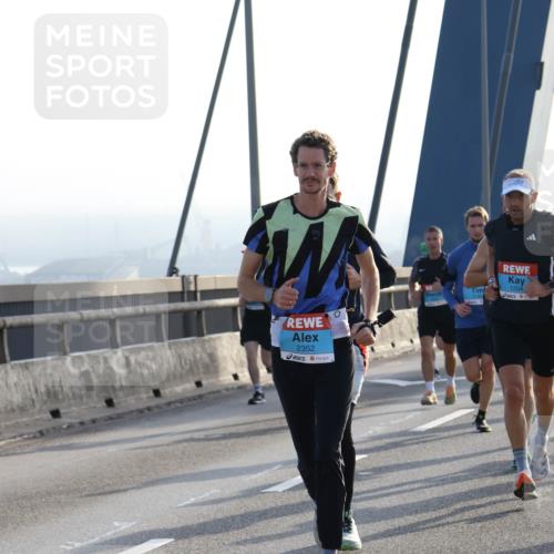 03.10.2026 - Köhlbrandbrückenlauf Strokosch-Dieckow http://msf.ph/oto/10593919 03.10.2026 09:21:38 Position 1 2352, 1204 meine-sportfotos.de
