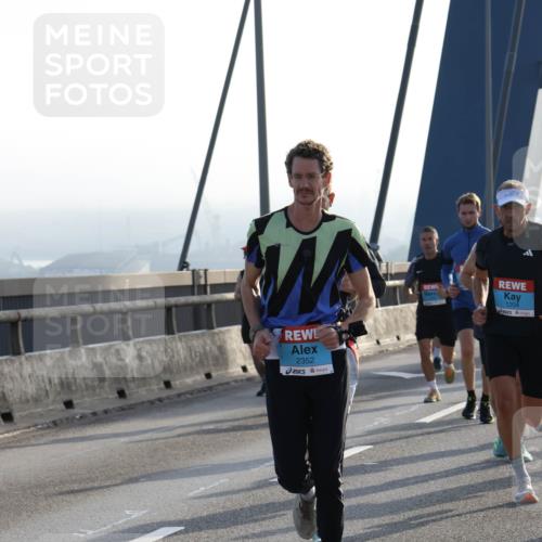 03.10.2026 - Köhlbrandbrückenlauf Strokosch-Dieckow http://msf.ph/oto/10593927 03.10.2026 09:21:38 Position 1 2352, 1204 meine-sportfotos.de