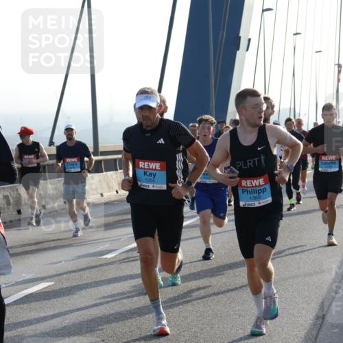 03.10.2026 - Köhlbrandbrückenlauf Strokosch-Dieckow http://msf.ph/oto/10593952 03.10.2026 09:21:40 Position 1 1204, 2154, 1360 meine-sportfotos.de