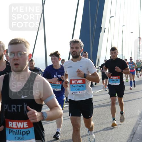 03.10.2026 - Köhlbrandbrückenlauf Strokosch-Dieckow http://msf.ph/oto/10593967 03.10.2026 09:21:41 Position 1 1360, 2154, 1361, 2114 meine-sportfotos.de