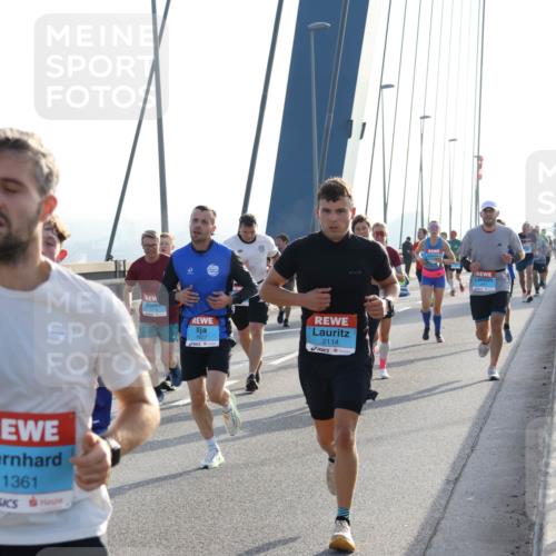 03.10.2026 - Köhlbrandbrückenlauf Strokosch-Dieckow http://msf.ph/oto/10593984 03.10.2026 09:21:43 Position 1 1361, 3, 1827, 2114 meine-sportfotos.de