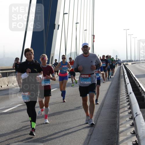 03.10.2026 - Köhlbrandbrückenlauf Strokosch-Dieckow http://msf.ph/oto/10593989 03.10.2026 09:21:45 Position 1 1102, 2210, 2317 meine-sportfotos.de