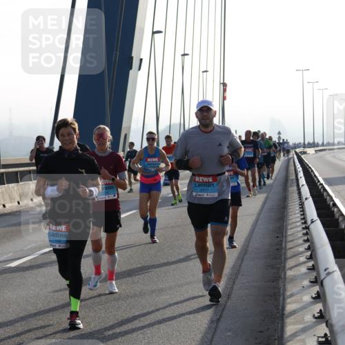03.10.2026 - Köhlbrandbrückenlauf Strokosch-Dieckow http://msf.ph/oto/10593990 03.10.2026 09:21:45 Position 1 1102, 2210, 2317 meine-sportfotos.de