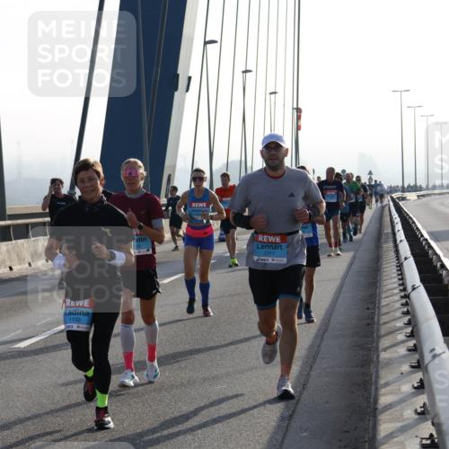 03.10.2026 - Köhlbrandbrückenlauf Strokosch-Dieckow http://msf.ph/oto/10593993 03.10.2026 09:21:45 Position 1 1102, 210, 2317 meine-sportfotos.de