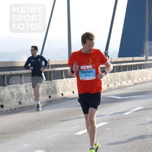 03.10.2026 - Köhlbrandbrückenlauf Strokosch-Dieckow http://msf.ph/oto/10594043 03.10.2026 09:21:51 Position 1 2223 meine-sportfotos.de