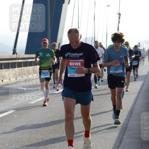 03.10.2026 - Köhlbrandbrückenlauf Strokosch-Dieckow http://msf.ph/oto/10594048 03.10.2026 09:21:53 Position 1 2015, 14, 3444 meine-sportfotos.de