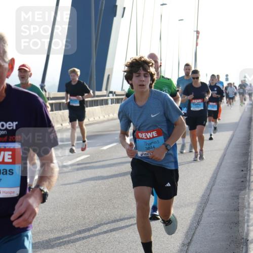 03.10.2026 - Köhlbrandbrückenlauf Strokosch-Dieckow http://msf.ph/oto/10594072 03.10.2026 09:21:55 Position 1 2015, 7, 3844 meine-sportfotos.de