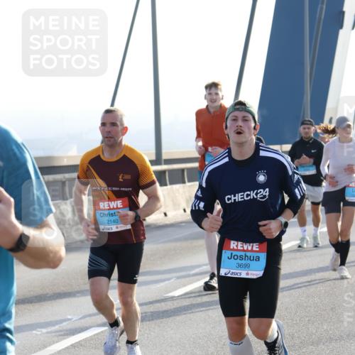 03.10.2026 - Köhlbrandbrückenlauf Strokosch-Dieckow http://msf.ph/oto/10594131 03.10.2026 09:22:02 Position 1 2140, 24, 3699 meine-sportfotos.de