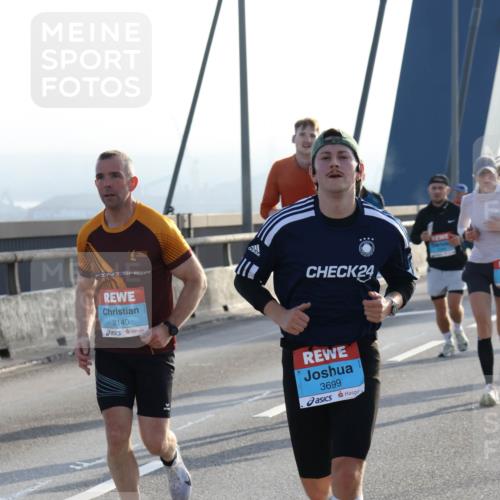 03.10.2026 - Köhlbrandbrückenlauf Strokosch-Dieckow http://msf.ph/oto/10594144 03.10.2026 09:22:02 Position 1 2140, 24, 3699 meine-sportfotos.de