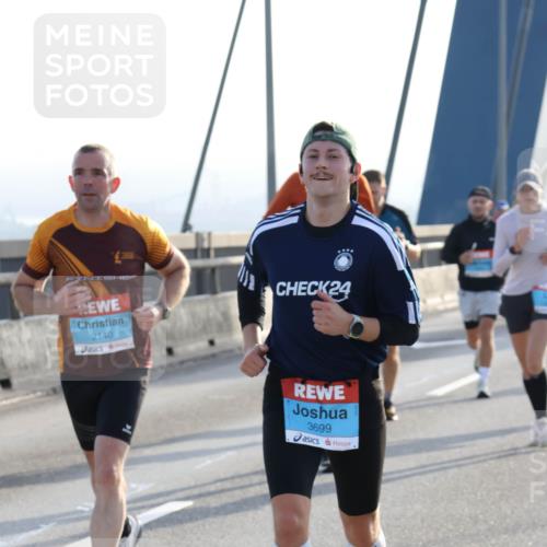 03.10.2026 - Köhlbrandbrückenlauf Strokosch-Dieckow http://msf.ph/oto/10594157 03.10.2026 09:22:02 Position 1 2140, 24, 3699 meine-sportfotos.de