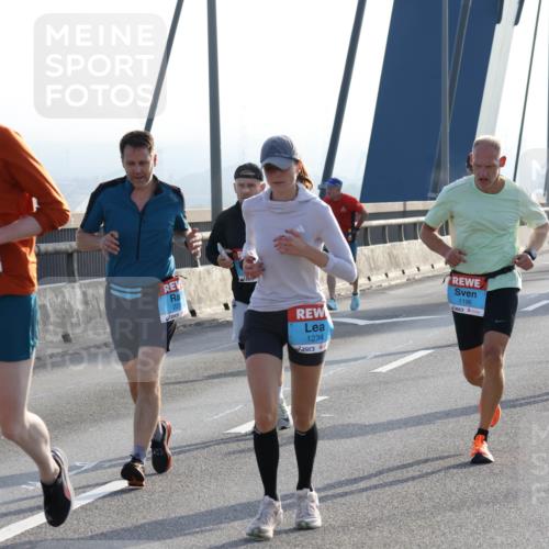 03.10.2026 - Köhlbrandbrückenlauf Strokosch-Dieckow http://msf.ph/oto/10594168 03.10.2026 09:22:04 Position 1 225, 1234, 1196 meine-sportfotos.de