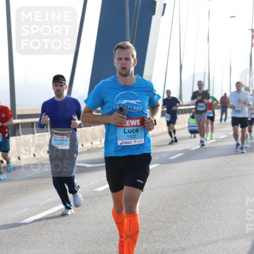 03.10.2026 - Köhlbrandbrückenlauf Strokosch-Dieckow http://msf.ph/oto/10594194 03.10.2026 09:22:07 Position 1 1522 meine-sportfotos.de