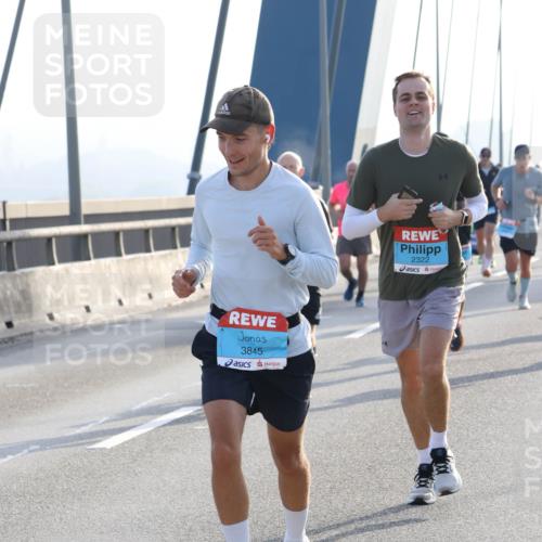 03.10.2026 - Köhlbrandbrückenlauf Strokosch-Dieckow http://msf.ph/oto/10594244 03.10.2026 09:22:17 Position 1 3845, 2322 meine-sportfotos.de