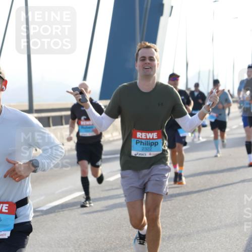 03.10.2026 - Köhlbrandbrückenlauf Strokosch-Dieckow http://msf.ph/oto/10594249 03.10.2026 09:22:18 Position 1 2322 meine-sportfotos.de