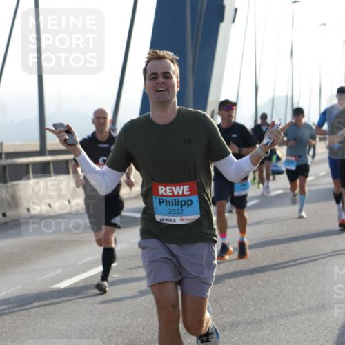 03.10.2026 - Köhlbrandbrückenlauf Strokosch-Dieckow http://msf.ph/oto/10594266 03.10.2026 09:22:18 Position 1 2322 meine-sportfotos.de