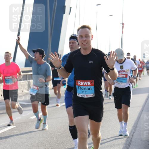 03.10.2026 - Köhlbrandbrückenlauf Strokosch-Dieckow http://msf.ph/oto/10594301 03.10.2026 09:22:22 Position 1 2151, 24, 1944 meine-sportfotos.de