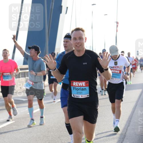 03.10.2026 - Köhlbrandbrückenlauf Strokosch-Dieckow http://msf.ph/oto/10594304 03.10.2026 09:22:22 Position 1 24, 1944, 2151 meine-sportfotos.de