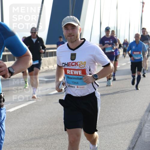03.10.2026 - Köhlbrandbrückenlauf Strokosch-Dieckow http://msf.ph/oto/10594325 03.10.2026 09:22:24 Position 1 24, 1944 meine-sportfotos.de