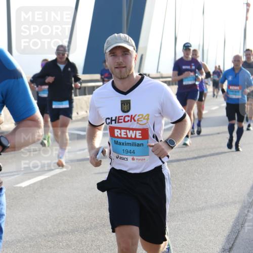 03.10.2026 - Köhlbrandbrückenlauf Strokosch-Dieckow http://msf.ph/oto/10594329 03.10.2026 09:22:25 Position 1 24, 1944 meine-sportfotos.de