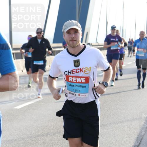 03.10.2026 - Köhlbrandbrückenlauf Strokosch-Dieckow http://msf.ph/oto/10594332 03.10.2026 09:22:25 Position 1 24, 1944 meine-sportfotos.de