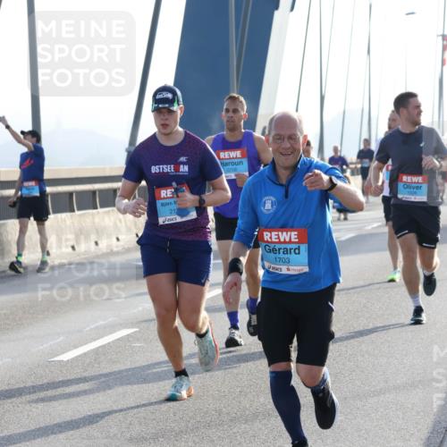 03.10.2026 - Köhlbrandbrückenlauf Strokosch-Dieckow http://msf.ph/oto/10594360 03.10.2026 09:22:29 Position 1 212, 2258, 1703, 1526 meine-sportfotos.de