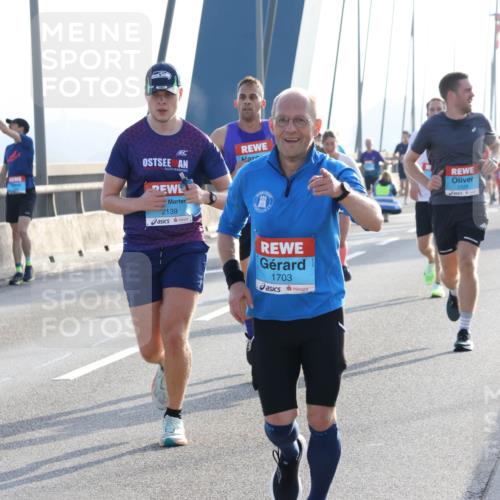 03.10.2026 - Köhlbrandbrückenlauf Strokosch-Dieckow http://msf.ph/oto/10594378 03.10.2026 09:22:29 Position 1 2139, 1703, 1526 meine-sportfotos.de