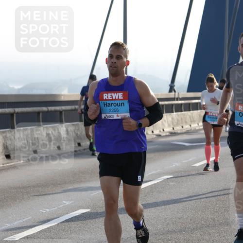 03.10.2026 - Köhlbrandbrückenlauf Strokosch-Dieckow http://msf.ph/oto/10594387 03.10.2026 09:22:32 Position 1 2258 meine-sportfotos.de