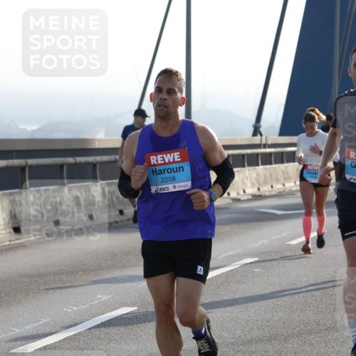 03.10.2026 - Köhlbrandbrückenlauf Strokosch-Dieckow http://msf.ph/oto/10594392 03.10.2026 09:22:32 Position 1 2258 meine-sportfotos.de