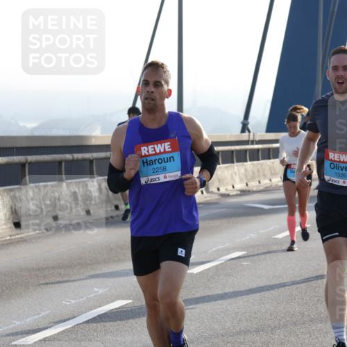03.10.2026 - Köhlbrandbrückenlauf Strokosch-Dieckow http://msf.ph/oto/10594394 03.10.2026 09:22:32 Position 1 2258, 1526 meine-sportfotos.de