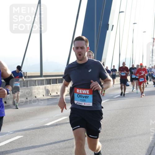 03.10.2026 - Köhlbrandbrückenlauf Strokosch-Dieckow http://msf.ph/oto/10594401 03.10.2026 09:22:33 Position 1 1526 meine-sportfotos.de