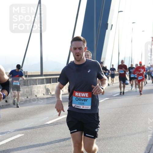 03.10.2026 - Köhlbrandbrückenlauf Strokosch-Dieckow http://msf.ph/oto/10594404 03.10.2026 09:22:33 Position 1 1526 meine-sportfotos.de