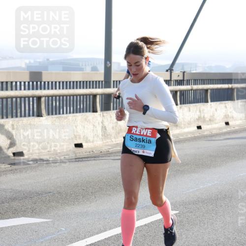 03.10.2026 - Köhlbrandbrückenlauf Strokosch-Dieckow http://msf.ph/oto/10594418 03.10.2026 09:22:37 Position 1 2239 meine-sportfotos.de
