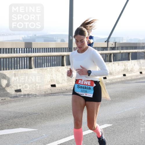 03.10.2026 - Köhlbrandbrückenlauf Strokosch-Dieckow http://msf.ph/oto/10594420 03.10.2026 09:22:37 Position 1 2239 meine-sportfotos.de