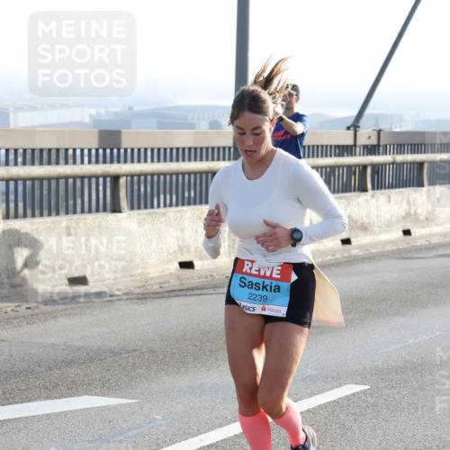 03.10.2026 - Köhlbrandbrückenlauf Strokosch-Dieckow http://msf.ph/oto/10594425 03.10.2026 09:22:37 Position 1 2239 meine-sportfotos.de
