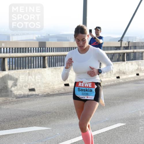 03.10.2026 - Köhlbrandbrückenlauf Strokosch-Dieckow http://msf.ph/oto/10594428 03.10.2026 09:22:37 Position 1 2239 meine-sportfotos.de