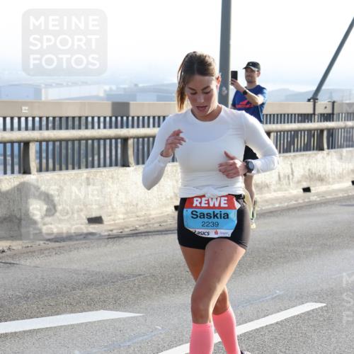03.10.2026 - Köhlbrandbrückenlauf Strokosch-Dieckow http://msf.ph/oto/10594432 03.10.2026 09:22:37 Position 1 2239 meine-sportfotos.de