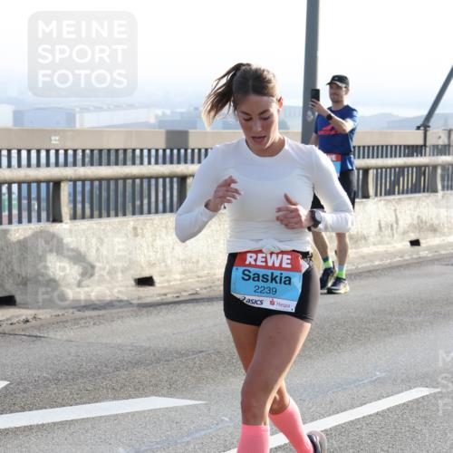 03.10.2026 - Köhlbrandbrückenlauf Strokosch-Dieckow http://msf.ph/oto/10594436 03.10.2026 09:22:37 Position 1 2239 meine-sportfotos.de