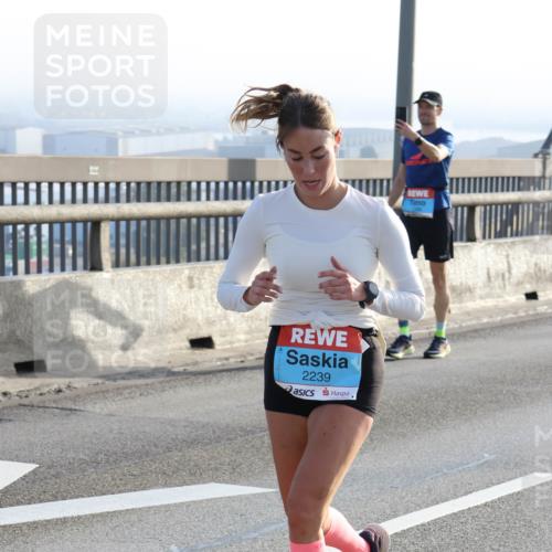 03.10.2026 - Köhlbrandbrückenlauf Strokosch-Dieckow http://msf.ph/oto/10594438 03.10.2026 09:22:37 Position 1 2239 meine-sportfotos.de