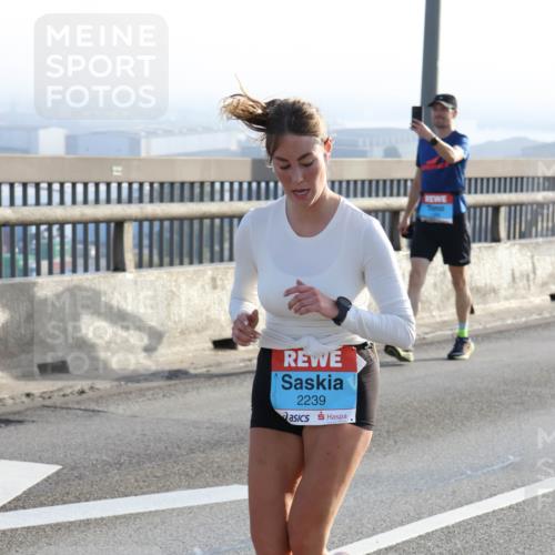 03.10.2026 - Köhlbrandbrückenlauf Strokosch-Dieckow http://msf.ph/oto/10594442 03.10.2026 09:22:37 Position 1 2239 meine-sportfotos.de