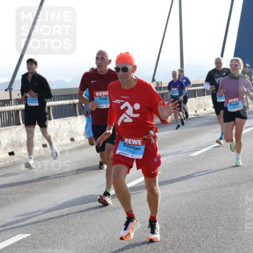 03.10.2026 - Köhlbrandbrückenlauf Strokosch-Dieckow http://msf.ph/oto/10594448 03.10.2026 09:22:41 Position 1 2150, 3, 1370, 2211 meine-sportfotos.de