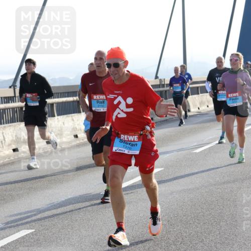 03.10.2026 - Köhlbrandbrückenlauf Strokosch-Dieckow http://msf.ph/oto/10594452 03.10.2026 09:22:41 Position 1 2150, 1370, 2211 meine-sportfotos.de