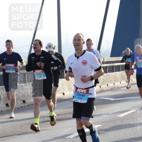 03.10.2026 - Köhlbrandbrückenlauf Strokosch-Dieckow http://msf.ph/oto/10594487 03.10.2026 09:22:45 Position 1 1320, 2294 meine-sportfotos.de
