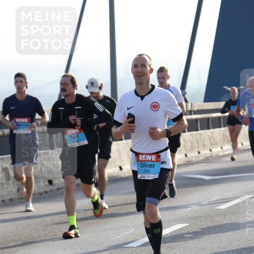 03.10.2026 - Köhlbrandbrückenlauf Strokosch-Dieckow http://msf.ph/oto/10594489 03.10.2026 09:22:45 Position 1 1320, 2294 meine-sportfotos.de